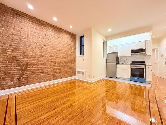 2nd image of 366 Broome St APT 42