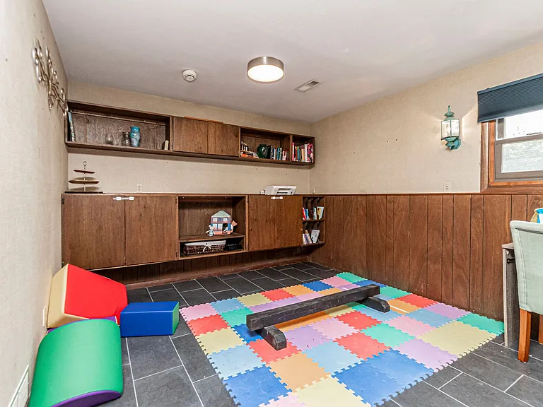 144 S Dartmouth Dr — Photo 31