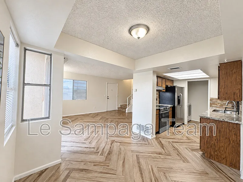 3 bed, 2.0 bath, 1098 sqft, $1,399 — Photo 4