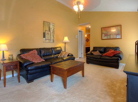 2nd image of 3129 Village Gate Cv