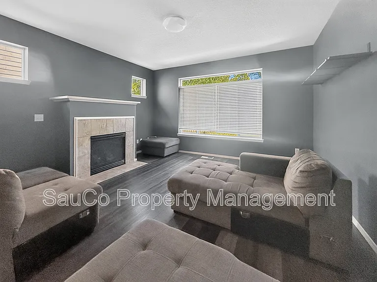 948 SE Elina Ave — Photo 8