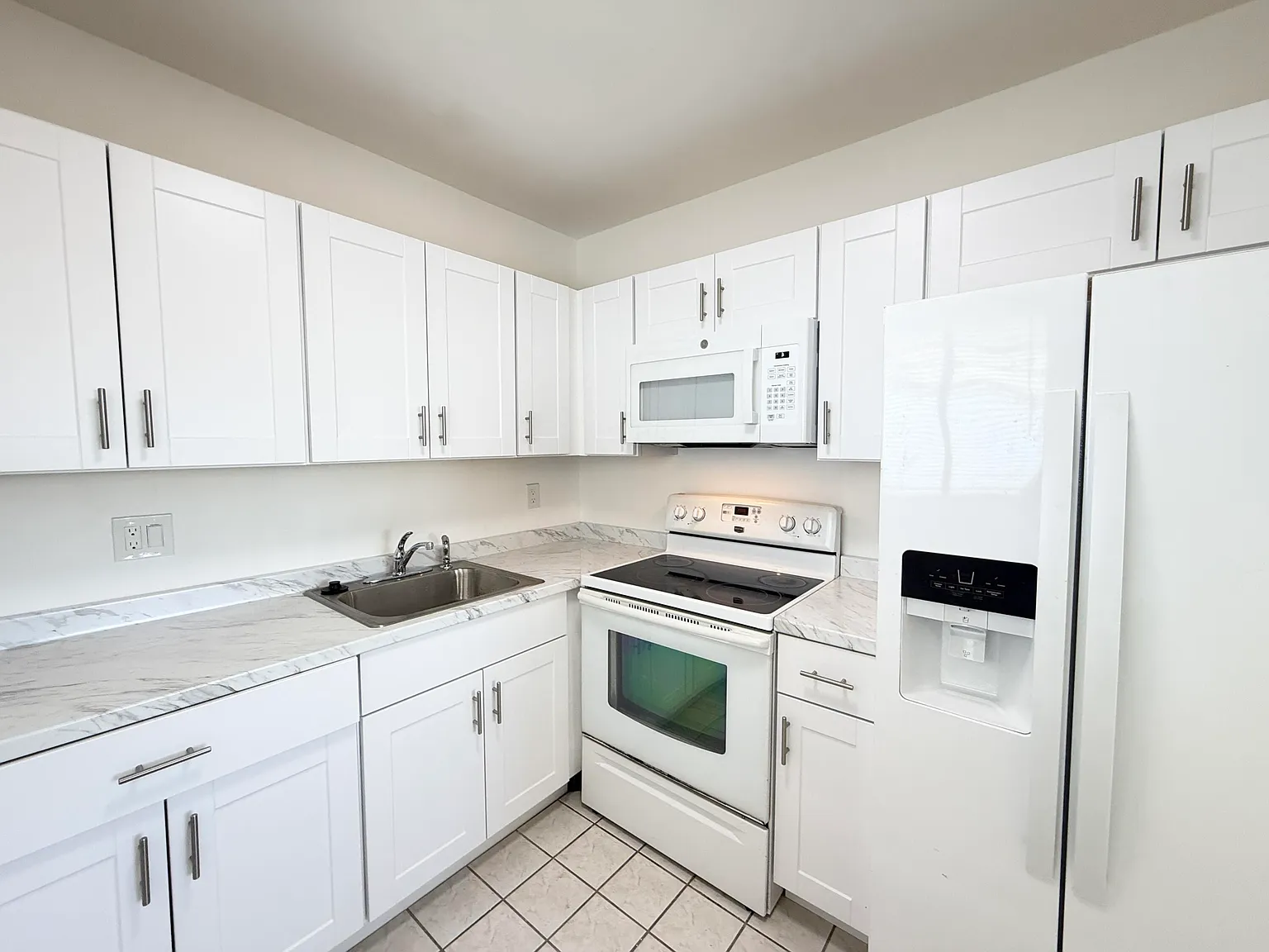 2 bed, 1.0 bath, 824 sqft, $1,450 — Photo 4