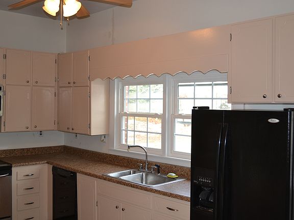 4th image of 20 Evergreen Dr
