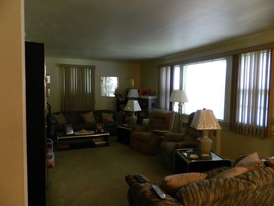 1st image of 35 Lawrence Park Cres