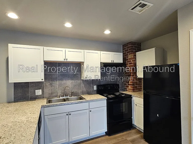 727 S Olympia Ave — Photo 25