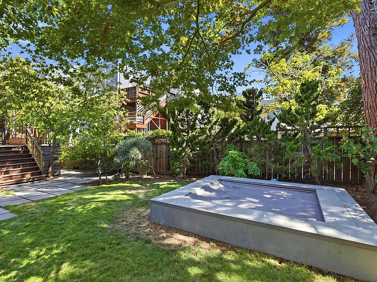 2570 Folsom St — Photo 33