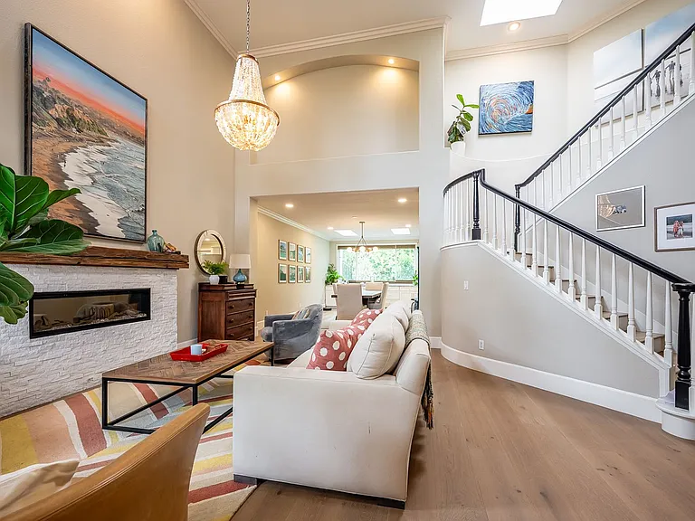 341 Calle De Adele — Photo 16