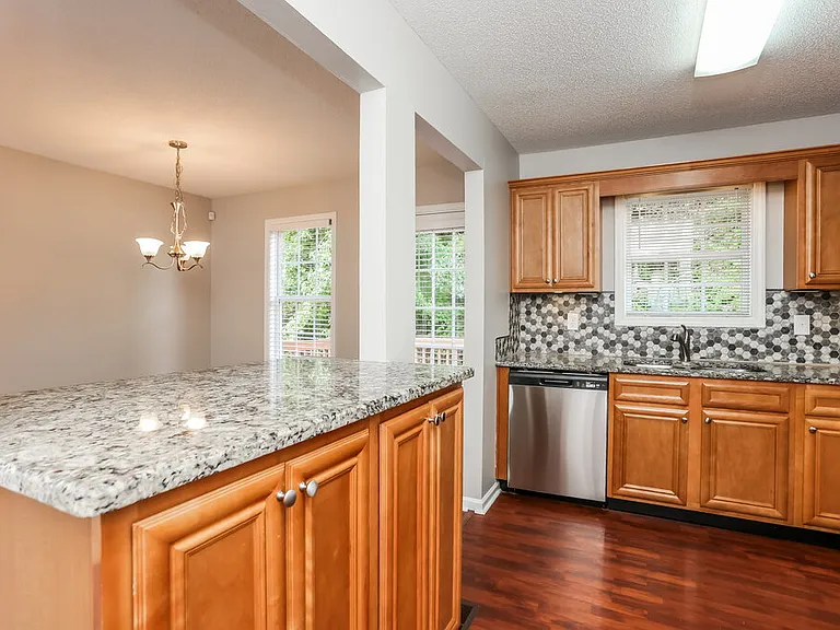 639 Sheffield Ct — Photo 9