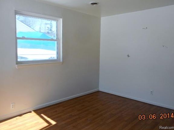 3rd image of 29504 Cambridge St