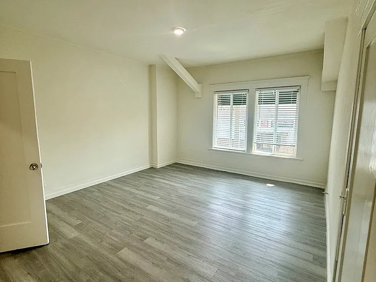 2805-2813A S Vermont Ave #2809-3 — Photo 1