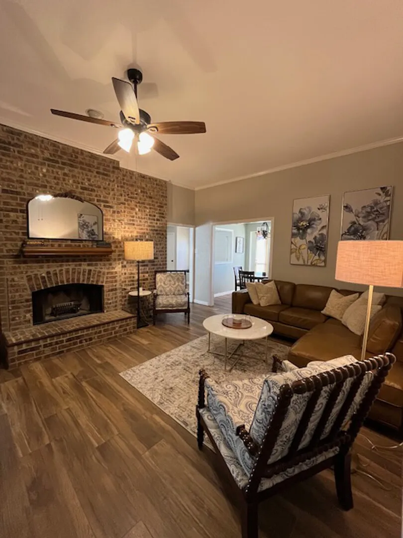 Whole House, No Stairs, King Bed, Full Kitchen & Relaxing Backyard — Photo 1