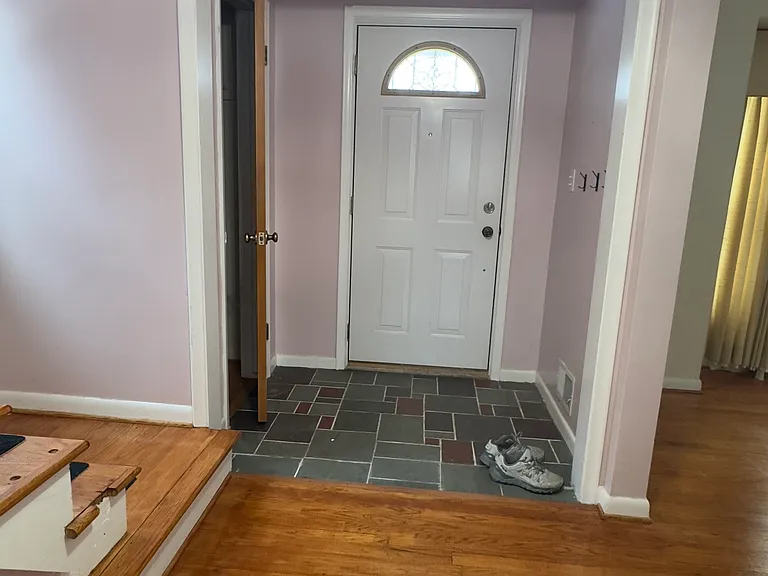 18270 Spring Ct S — Photo 6