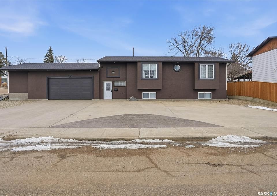 1st image of 1068 Athabasca STREET W