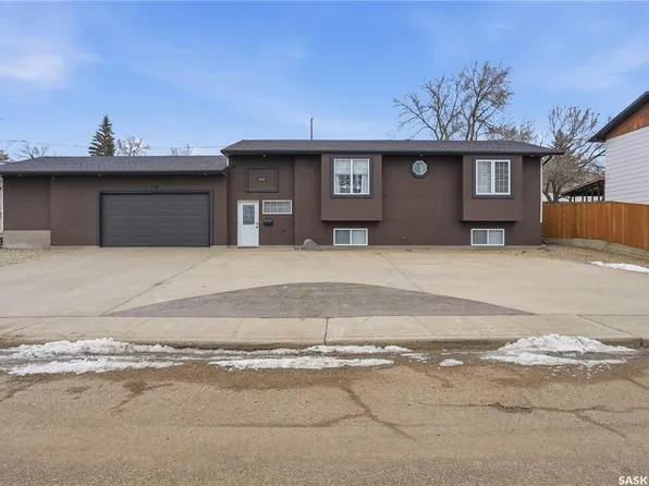 1068 Athabasca STREET W, Moose Jaw, SK S6H 2E6