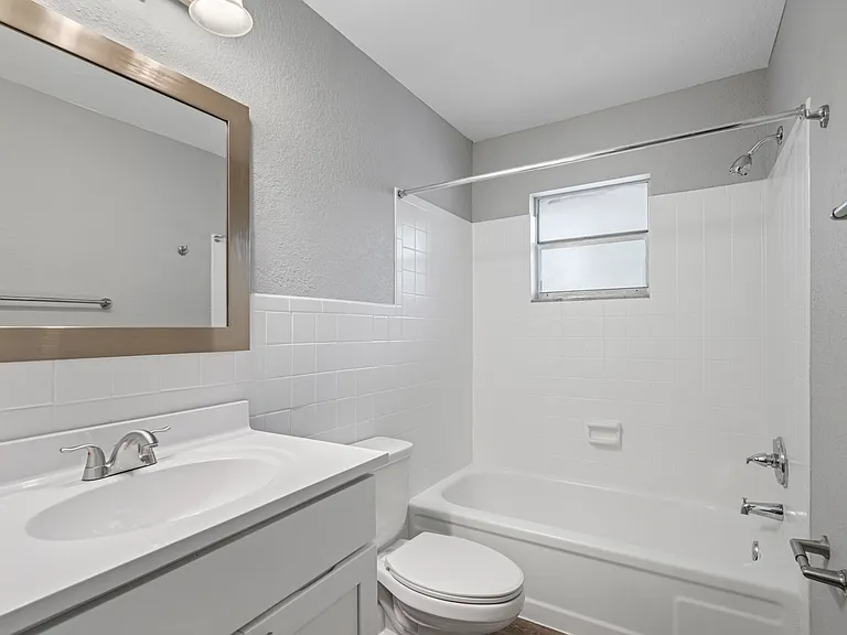 Uptown Apartments — Photo 14