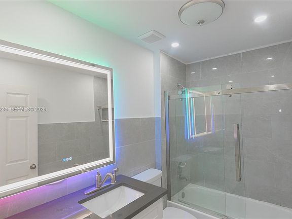 4th image of 518 NE 48th St #518