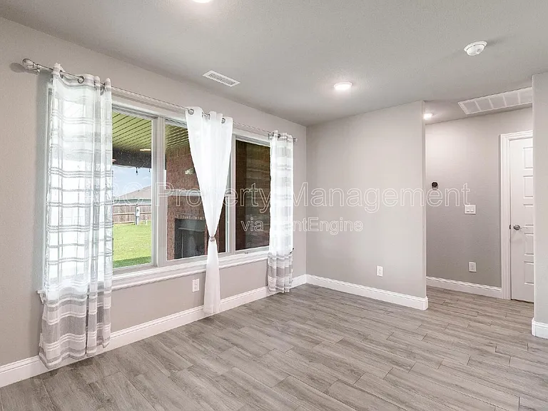 328 N Otoe St — Photo 10