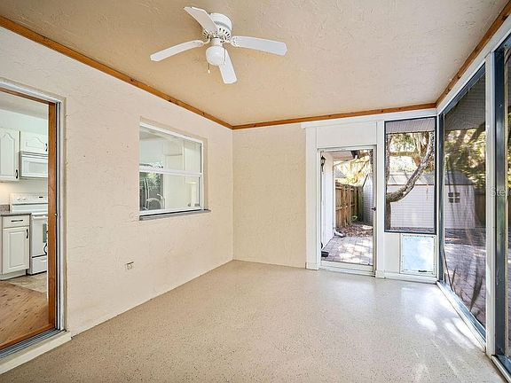 3rd image of 2883 Indianwood Dr