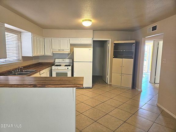 3rd image of 3214 Taylor Ave