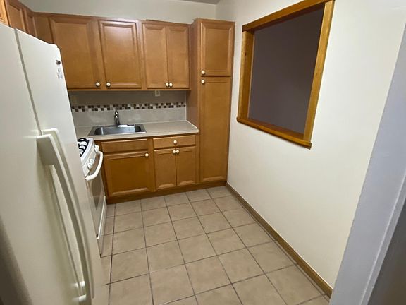 3rd image of 1774 Lacombe Ave Floor 1
