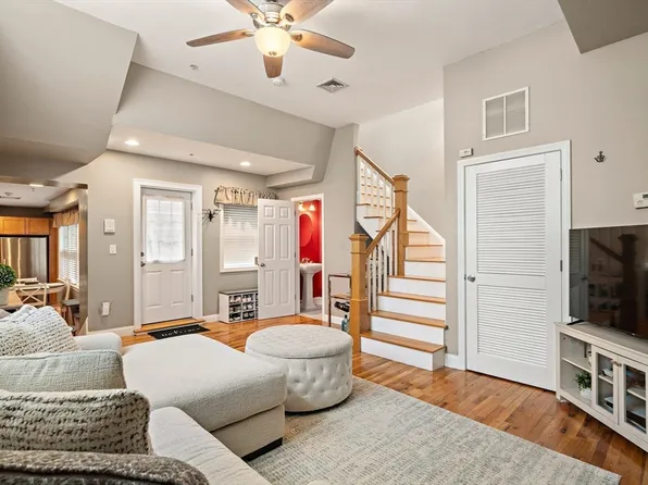 336 Saratoga St APT 8, East Boston, MA 02128