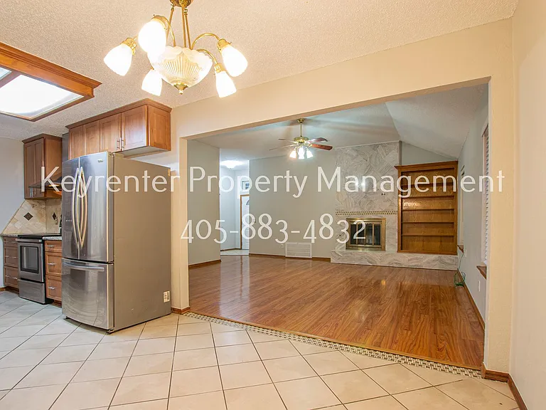 8308 NW 10th Ter — Photo 5