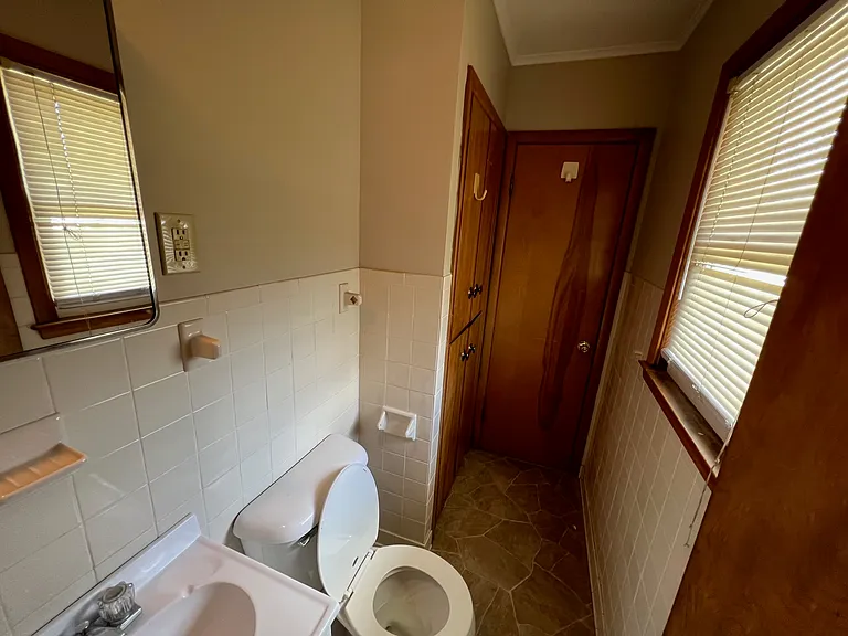7218 Maryland Dr — Photo 1