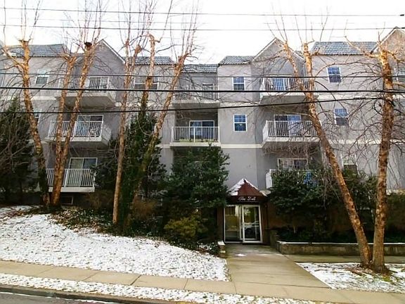 4th image of 111 S Broadway APT 1B