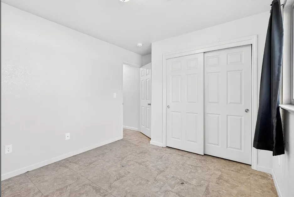 3 bed, 1136 sqft, $2,300 — Photo 3