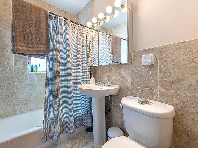 4850 N Oakley Ave #3F — Photo 9
