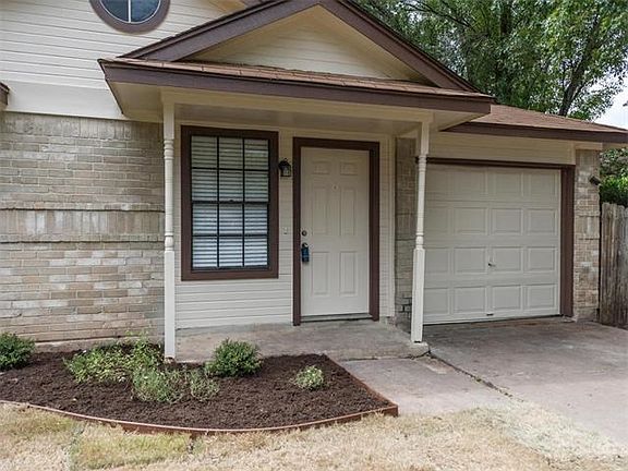 3rd image of 1004 Fairlawn Cv
