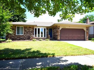 7350 Willow Creek Dr, Canton, MI 48187