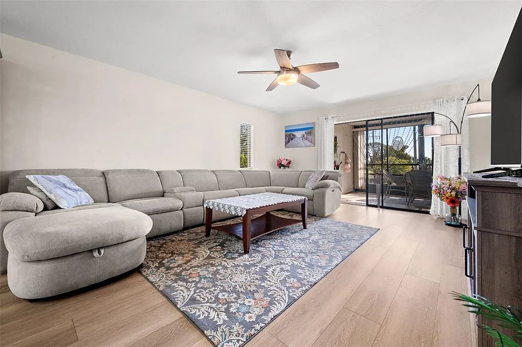 2 bed, 2.0 bath, 1209 sqft, $1,750 — Photo 4