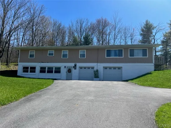 151 Merritt Pl, New Hartford, NY 13413