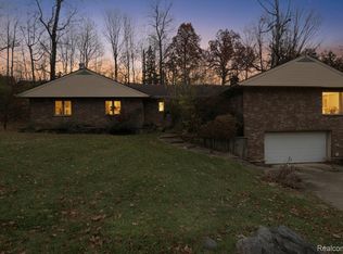 29200 Wildbrook Dr, Southfield, MI 48034