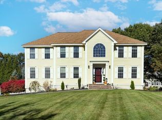 4 Hemlock Ln, Groveland, MA 01834