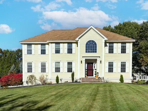 4 Hemlock Ln, Groveland, MA 01834