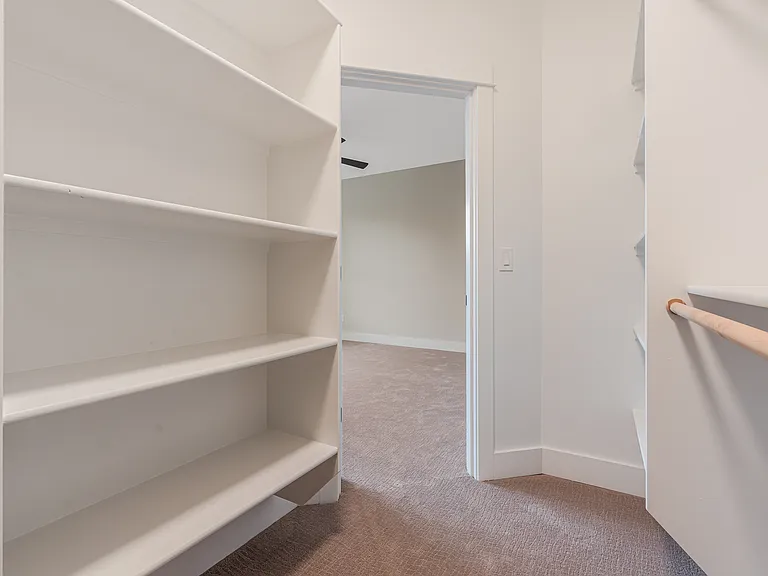 464 SE Haddock Ln — Photo 28