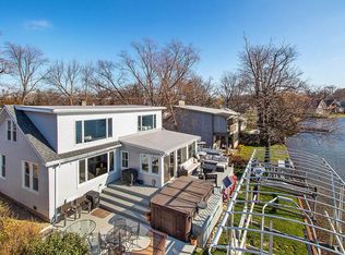 33874 N Lake Shore Dr, Grayslake, IL 60030