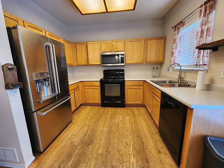 4650 Bittercreek Dr — Photo 4