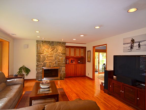 Family room w/ fireplace