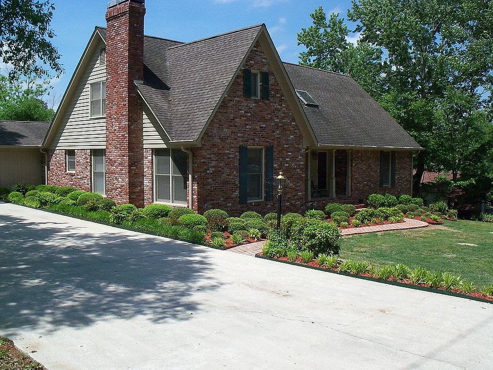 Great curb appeal!