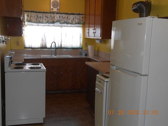 4th image of 14695 Eastern Ave