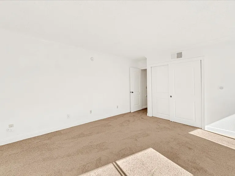 18620 Burbank Blvd #104 — Photo 6