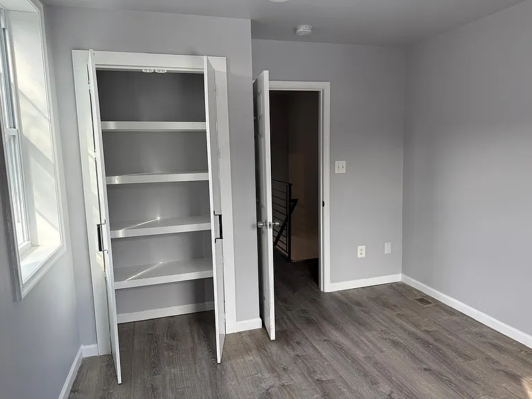 576 E Herman St — Photo 12