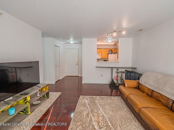 3rd image of 338 W Saginaw St Unit 25