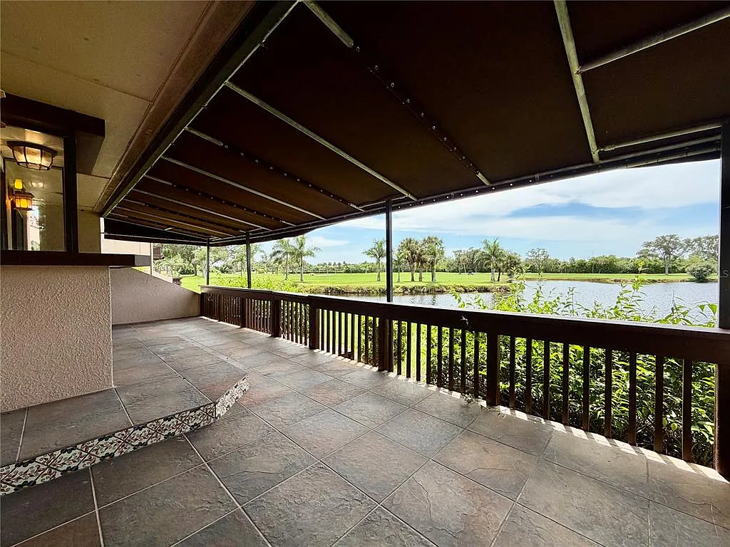 2 bed, 1.5 bath, 940 sqft, $2,195 — Photo 2