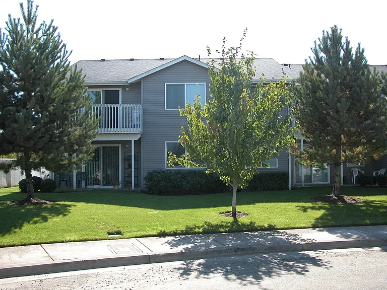 167-Triple Crown Apts — Photo 19