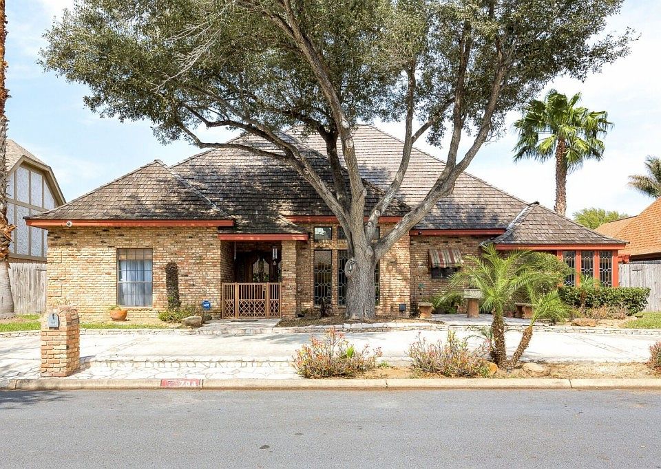 1st image of 704 Wisteria Ave