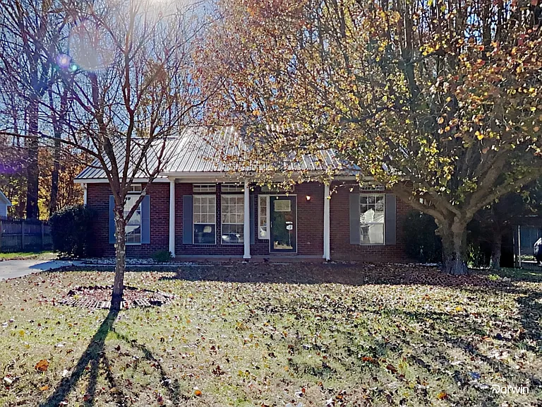 423 Cottonwood Park Dr — Photo 1